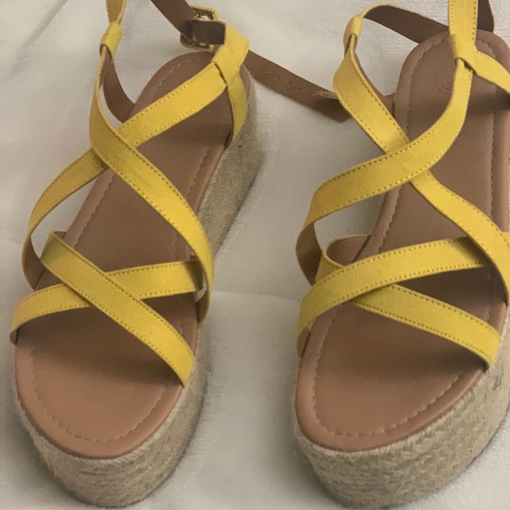 Yellow wedges